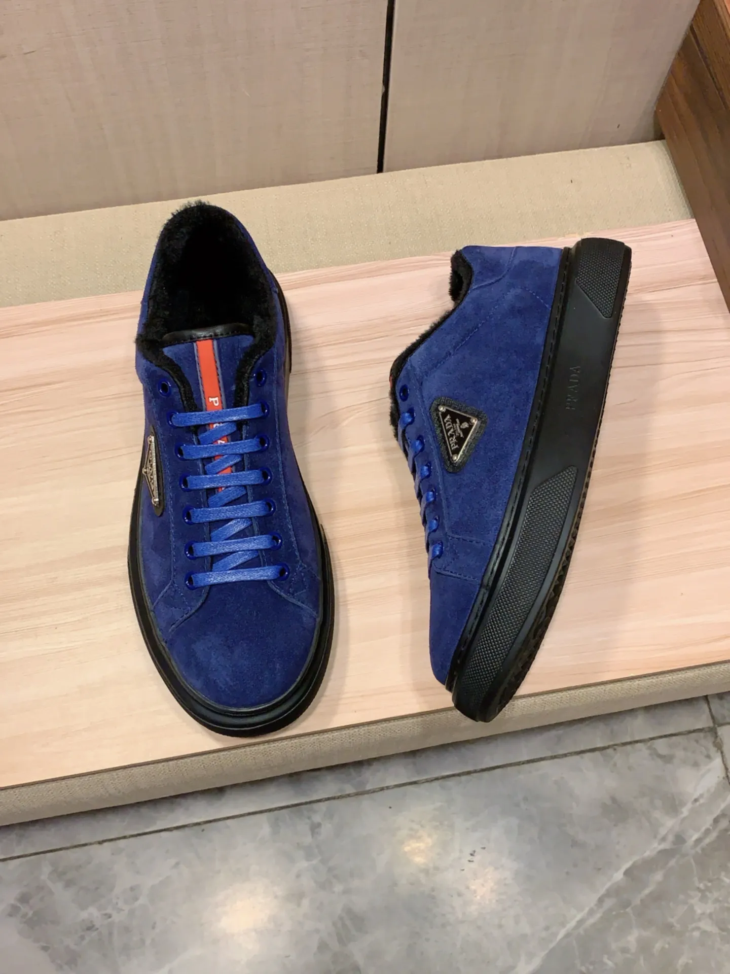 Warm new model: Factory price: 460💰💰🎩🎩[Lightning][Lightning] "Prada Men's Shoes💰pRADA*" The latest and most popular casual shoes, top brand [seduce] luxury~purchase, top~quality. [Strong] The upper is made of imported breathable anti-wear material ➕ Breathable simulated fur feet (•) with fine workmanship. The original stylish and stylish soft rubber wear-resistant and non-slip outsole is light and comfortable on the feet. The real thing looks better when photographed in person. 0186: code: 38-44, 4️⃣ colors selected